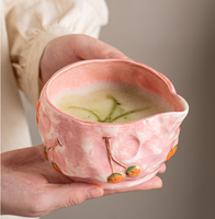 Ensemble de bols à matcha en céramique peints à la main avec motif d'arbre fruitier en relief, avec bec verseur et fouet en bambou japonais