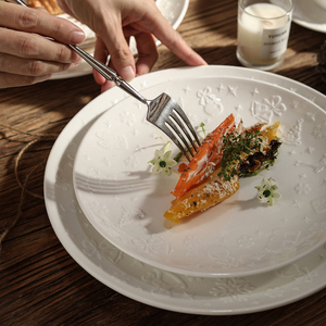 <span class=keywords><strong>Assiette</strong></span> en céramique <span class=keywords><strong>blanche</strong></span> gaufrée de style européen moderne, <span class=keywords><strong>assiette</strong></span> creuse ronde à motif cœur pour desserts et dîners, idéale pour le petit-déjeuner - Product Image 3