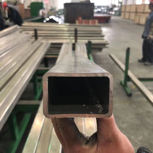 Traitement et fabrication de tubes carrés 7A09-T6 de dimensions 100*100*5*4200M, tubes carrés en <span class=keywords><strong>aluminium</strong></span> de grand diamètre - Product Image 1