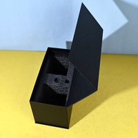 Boîte cadeau rigide en carton noir personnalisée avec fermeture magnétique et insert en mousse pour protéines en poudre de fitness
