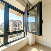 Fenêtre oscillo-battante avec moustiquaire intégrée offrant ventilation, protection contre les moustiques et isolation thermique pour balcon et chambre.