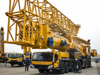 Grue tout-terrain QAY1200 de 1200 tonnes avec un moment de levage de 35000 kNm et une flèche de 105 m pour les projets d'énergie éolienne