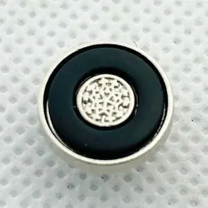 Accessorio in tessuto per realizzare bottone in metallo dall'aspetto di lusso personalizzato con scatto