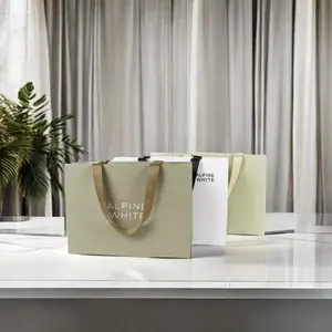 Couronne gagner luxe papier colth sacs avec poignées bolsa de carton marque de luxe maillot de bain emballage sac vin cadeau solide sacs en papier