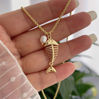 Collier pendentif combiné en perles d'eau douce plaqué or 18 carats et zircon coloré, motif poisson marin, luxe vintage, vente en gros