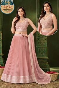 Conjunto de Lehenga Choli Bordado en Rosa Melocotón de Diseñador para Mujer, Traje Tradicional Indio para Bodas, Fiestas y Eventos Festivos con Dupatta - Product Image 2
