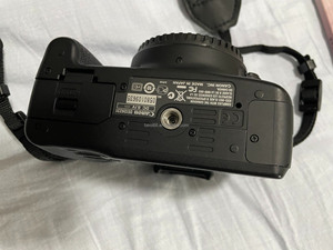 Vorrätige Canon <span class=keywords><strong>EOS</strong></span> <span class=keywords><strong>500D</strong></span> / Rebel T1i Spiegellose Kamera mit 3,0-Zoll-LCD, 15,1 MP CMOS-Sensor, Full-HD-Video, SD-Karte - Product Image 4