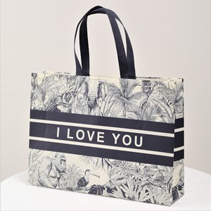 Vintage Style Men's Fashion Tote Packaging Bags Laminated Non-Woven Fabric Stock for Advertising Logo Printing Shopping Bag