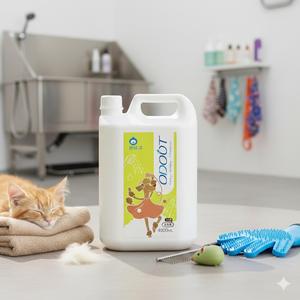 Shampoo pour chat à l'extrait de kaki 1 gallon (4000 ml) pour un contrôle prolongé des odeurs - Product Image 1