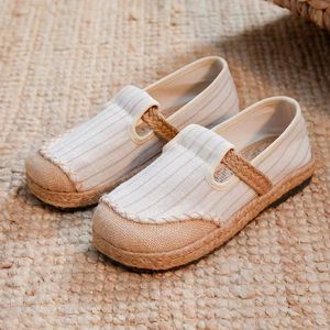 Chaussures de pêche en lin rayées éclectiques, pantoufles en paille tressée respirantes, chaussures Lermu artistiques de style japonais pour femmes - Product Image 1