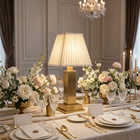 Lampe de table plissée rechargeable sans fil dorée élégante avec commande tactile pour décoration de mariage de luxe, restaurant, événement, hôtel
