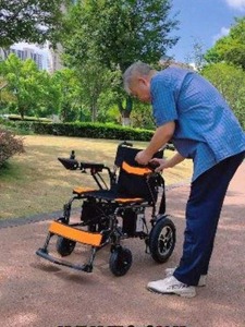 インテリジェントリチウム電池搭載折りたたみ式電動車椅子、高齢者向けリモコン操作自動折りたたみ車椅子 - Product Image 3