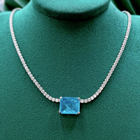 Collier pendentif en argent sterling S925, taille émeraude, avec halo de zircone cubique synthétique bleu-vert pavé, ras-de-cou élégant et luxueux pour femme