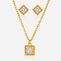 Ensemble de bijoux YC Jewelry, collier avec pendentif carré en zircon blanc taille princesse plaqué or 18 carats en acier inoxydable et boucles d'oreilles assorties