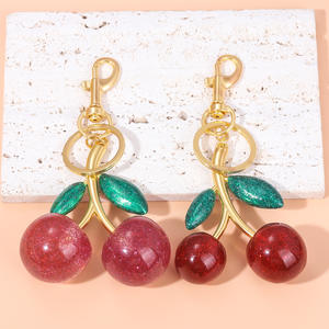 Llavero de Navidad portátil de moda colgante de fruta de cristal con purpurina de cereza creativa de lujo para <span class=keywords><strong>mujer</strong></span> <span class=keywords><strong>americana</strong></span> europea - Product Image 4