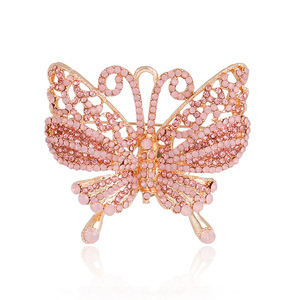 2025 nueva moda aleación Rosa chapado en oro mariposa diamantes de imitación diseño hueco broche con Pin para mujeres elegantes - Product Image 1