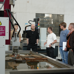 L'usine YCWJ fournit une découpeuse de verre CNC à jet d'eau de haute précision pour les verreries industrielles - Product Image 6
