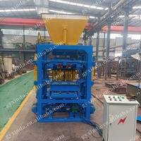 Machine à fabriquer des blocs de béton, de pavés et de briques