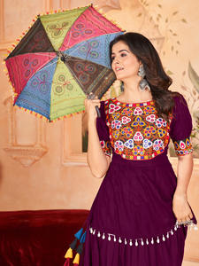 คอลเลกชันพิเศษ navratri เสื้อและกระโปรงสำหรับผู้หญิงชุดลำลองเสื้อและกระโปรง - Product Image 5