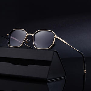 แว่นกันแดดทรงสี่เหลี่ยมใหม่สำหรับผู้ชายป้องกันรังสียูวี 400 กรอบพลาสติกและโลหะสีดำร่มกันแดดกลางแจ้งเลนส์คลาส 2 - Product Image 5