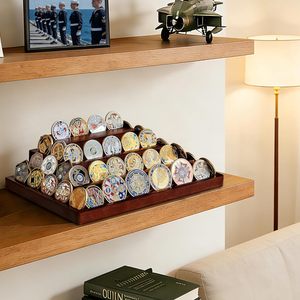 Support mural en bois massif pour pièces de monnaie, avec fentes pour pièces, à un seul niveau - Product Image 1