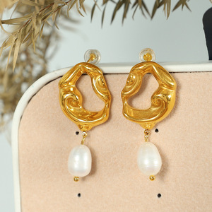 Pendientes colgantes irregulares chapados en oro de 18k estilo retro francés con perla de agua dulce para mujer, joyería de fiesta - Product Image 2