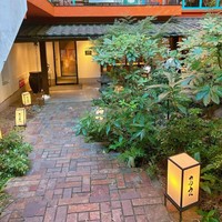 Boîte à lumière LED sur pied de style japonais carrée personnalisée, lanterne en acrylique à 4 pieds pour Izakaya et salon de thé