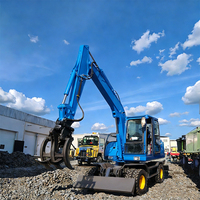 Mini-excavatrice sur roues agricole avec marteau hydraulique, attache rapide, moteur, chenilles en acier et benne de rétrocaveuse