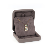 Boîte à bague ovale personnalisable en cuir PU texturé gris foncé avec halo de jade vert et diamant, doublure en velours, fermeture à bouton, logo personnalisé