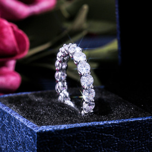 Anello a Fascia Intera per Donne, Gioielli Minimalisti Scintillanti alla Moda, Vendita all'Ingrosso - Product Image 1