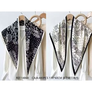 Sciarpa triangolare multifunzionale 135*60 cm con motivo bianco e nero per donna, accessorio di moda - Product Image 3