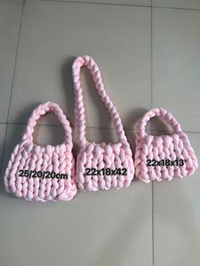 Borsa Tote Artigianale all'Uncinetto in Filato Super Spesso, Prodotto Finito Fai-da-Te, Borsa da Donna con Fodera Morbida in Poliestere e Tasca Aperta - Product Image 5