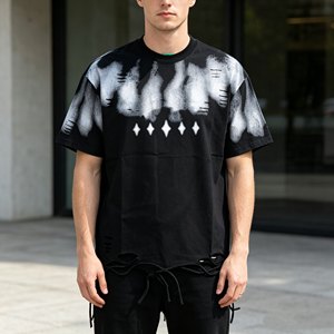 Camiseta Oversize Negra para Hombre, Manga Corta, Cuello Redondo, Estampado con Efecto Goteo, Estilo Urbano, con Dobladillo Desgastado - Product Image 2