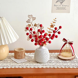 Rama de Flores Artificiales, Hojas de Eucalipto y Ginkgo Doradas, Frutos de la Suerte, Decoración de Plástico para Navidad, Bodas y Hogar - Product Image 1