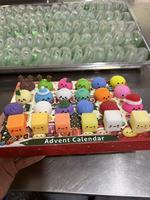 Calendrier de l'Avent transfrontalier de Noël : Boîte mystère de 24 jours avec jouets de décompression
