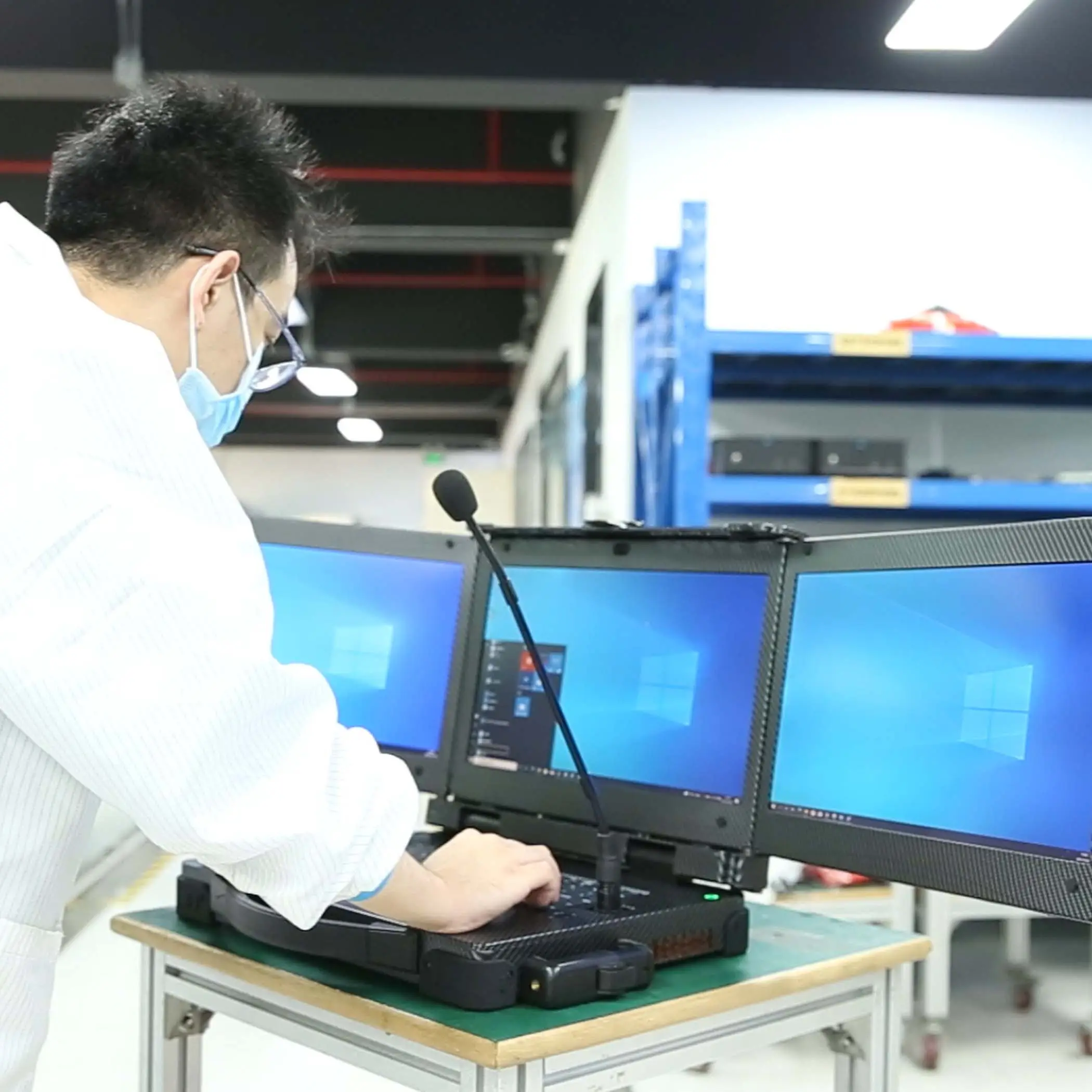 उभरने के लिए 15.6 इंच मोबाइल वर्कस्टेशन ट्रिपल स्क्रीन औद्योगिक बीहड़ लैपटॉप कंप्यूटर