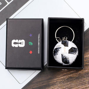 Porte-clés Ballon de Football Édition 2026 USA Canada Mexique avec Pendentif Drapeaux du Monde et Cristiano Ronaldo – Idéal pour Souvenir ou Cadeau Promotionnel en Coffret - Product Image 6