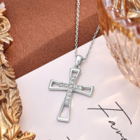 Kalung Liontin Salib Perak Sterling 925 VVS Moissanite Laris Manis, Perhiasan Religius Grosir dengan Sertifikasi GRA