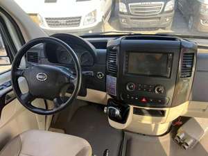 Venta al por mayor Usado 17 plazas Autobús eléctrico Van Alta calidad <span class=keywords><strong>Precio</strong></span> bajo; Características <span class=keywords><strong>BMW</strong></span> BYD Sedan Coaster Modelos R18 Neumáticos 4L Turbo RWD - Product Image 4