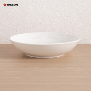 Ensemble de vaisselle en porcelaine blanche nordique en gros, design minimaliste peint à la main, compatible lave-vaisselle, assiettes et bols en céramique durables - Product Image 4