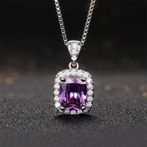 Collana con Ciondolo in Pietra Colorata per Donne, Gioiello Scintillante alla Moda per Uso Quotidiano e Regalo per Feste - Product Image 1