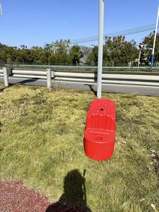 Barrera de Plástico para Carreteras, Barricada de Tráfico Llenable con Agua para Karting o Carreteras, Venta de Fábrica - Product Image 2