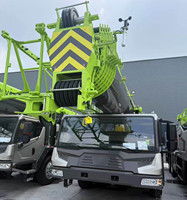 Grue sur camion ZLJ5500JQZ130VS, capacité de levage nominale de 130 tonnes, flèche principale de 62 m, moteur diesel de 324 kW pour le levage de grandes structures en acier
