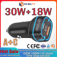 Chargeur de voiture universel à charge rapide double port USB-A Type-C PD30W QC3.0 18W noir et blanc