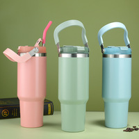 Design moderne Grand thermos de voiture en acier inoxydable Tasse à café portable multi-usage Technologie sous vide comprenant une paille pour l'eau de voyage