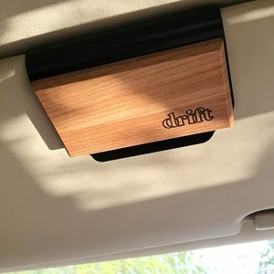Penyegar Udara Mobil Mewah Buatan Cina dari Kayu Solid Alami dengan Aroma Tahan Lama yang Dapat Disesuaikan untuk Aromaterapi pada Sun Visor. - Product Image 1
