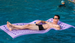 Tapete Flotante de Espuma EVA Personalizado con Orificios para Actividades Acuáticas en Piscinas y Ríos - Product Image 4
