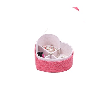Étui à bijoux élégant en forme de cœur, étui à bijoux de luxe en cuir rose, étui de présentation de bijoux - Product Image 1