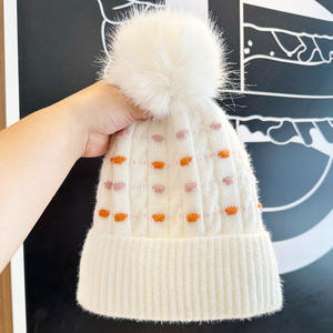 Chapeau en tricot jacquard à pois de couleur unie Doublure en polaire Épaissi Chapeau chaud d'extérieur avec pompon Mode Doux Confortable pour les voyages - Product Image 6