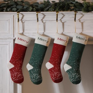 SOLPOP <span class=keywords><strong>Chaussettes</strong></span> de Noël décoratives en peluche tricotée <span class=keywords><strong>avec</strong></span> lettres Joyeux Noël et motif flocon de neige, idéales pour les cadeaux du Père Noël - Product Image 4